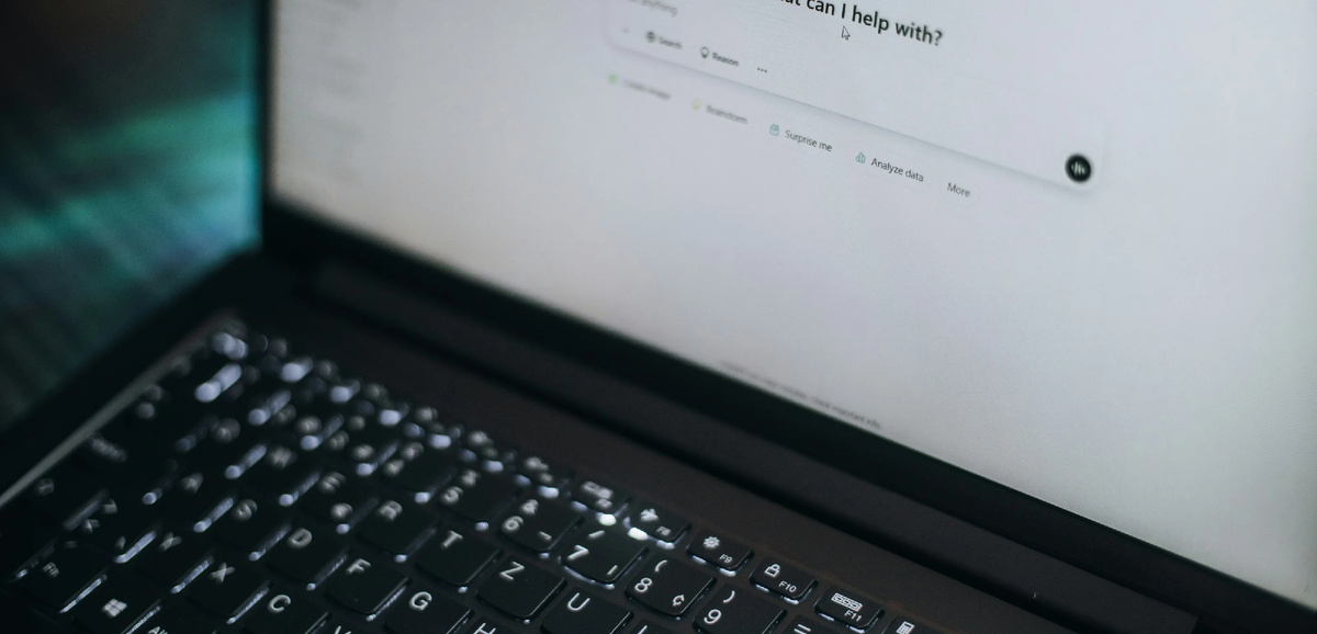 Современный мир уже трудно представить без виртуальных помощников, которые могут дать совет и подсказать нужную информацию. Российские специалисты придумали, как улучшить процесс обучения диалоговых систем.