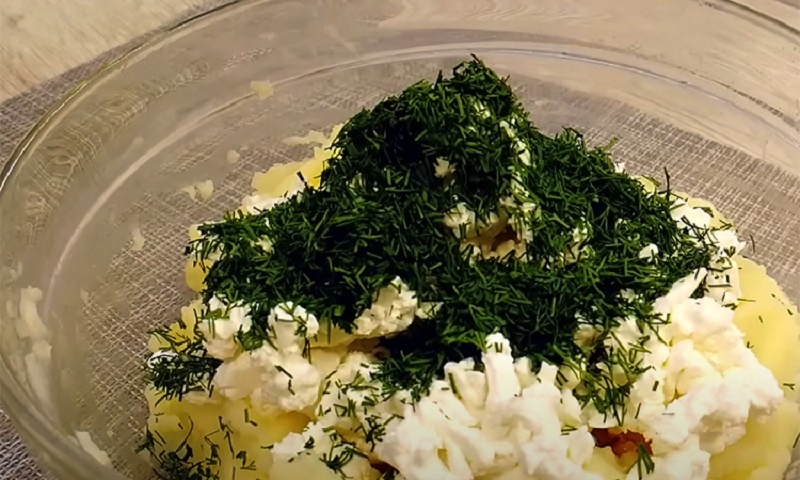 Вареники с картофелем и брынзой: удивительный ужин без мяса