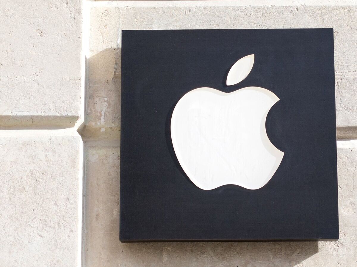    " Знак Apple на фасаде дома.© РИА Новости . Ирина Калашникова