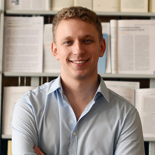 Александр Коляда — научный сотрудник лаборатории генетики Института геронтологии Национальной академии медицинских наук Украины, входит в рейтинг «ТОП-100 лидеров долголетия», выступал на TEDx, специализируется на генетике старения человека. Фото из наших корпоративных источников.