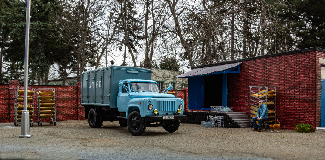 Хлебный фургон из СССР. ГЗСА-3704 "Хлеб". Масштаб 1:43. Dipmodels