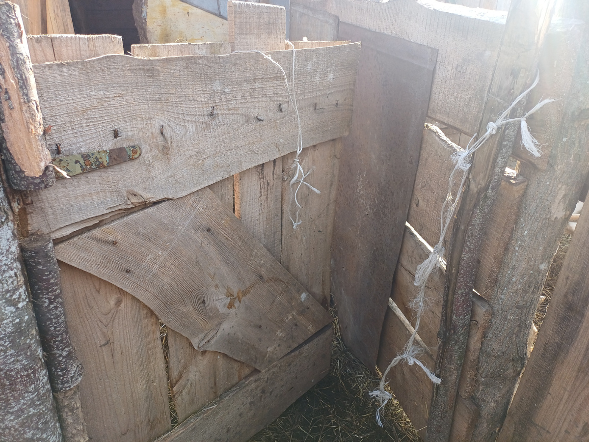 Причём веревки старые уже