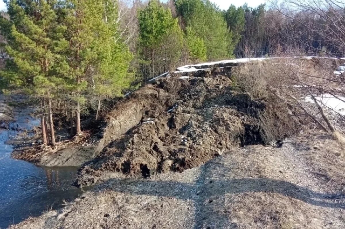    На пруду в Труслейке сползло 12 метров гребня плотины