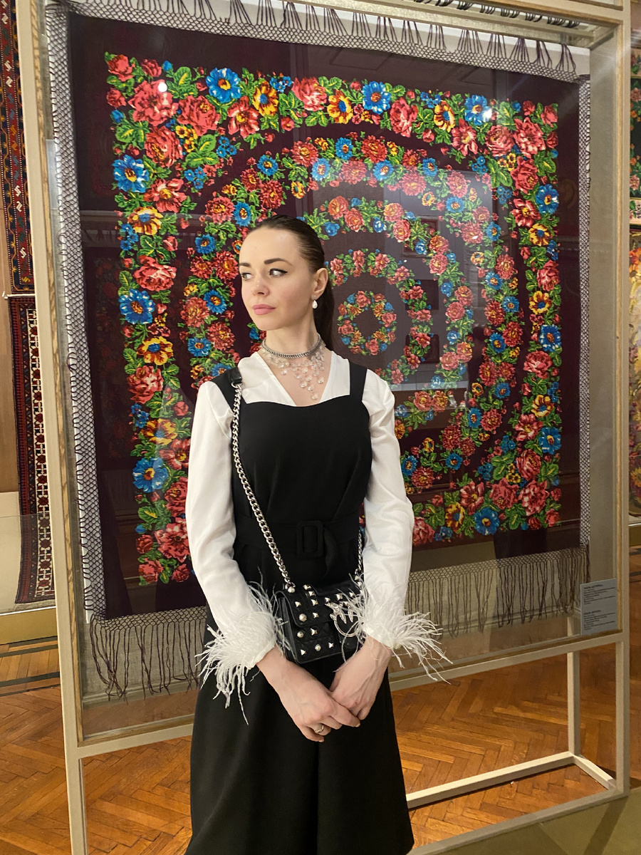 Никулина И.Ю., руководитель студии "Мир искусства". 