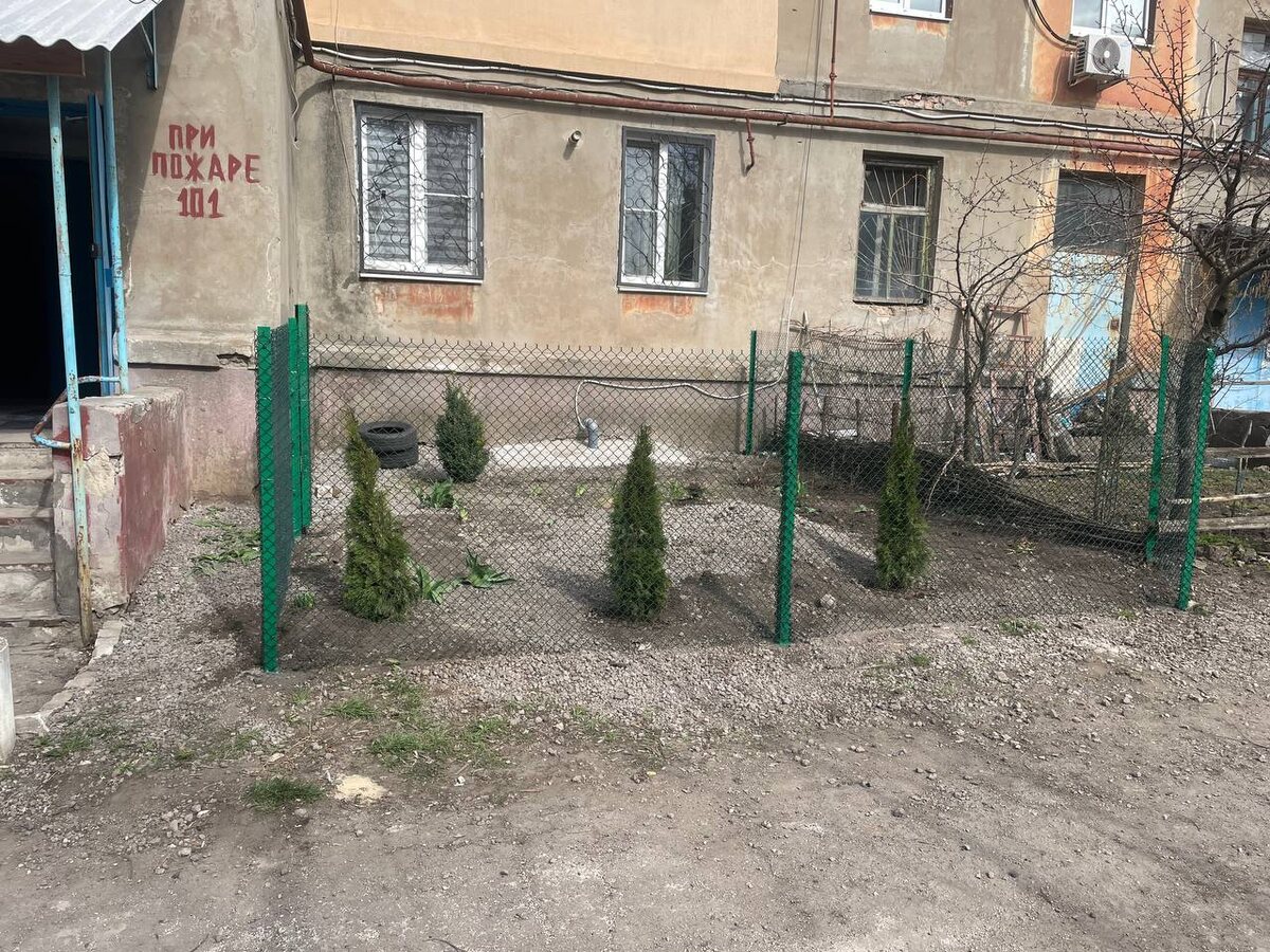 Благоустроили придомовую территорию в Макеевке ДНР