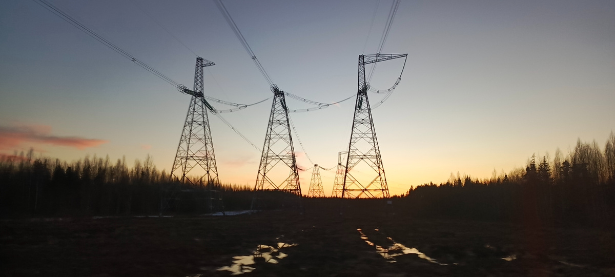 Те самые краны вдоль дороги