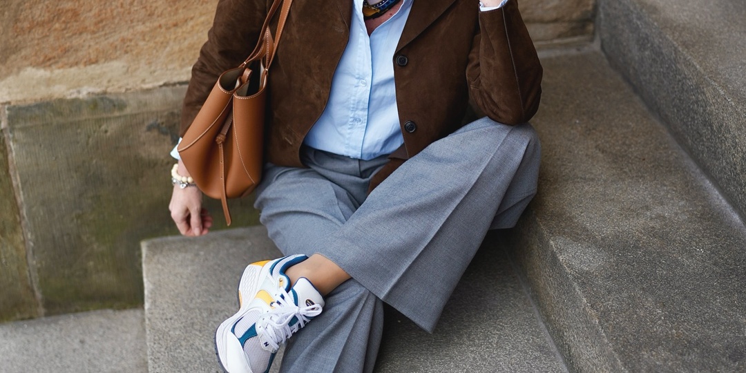 Весна и многослойность для женщин 50+: интересные решения для непредсказуемой погоды