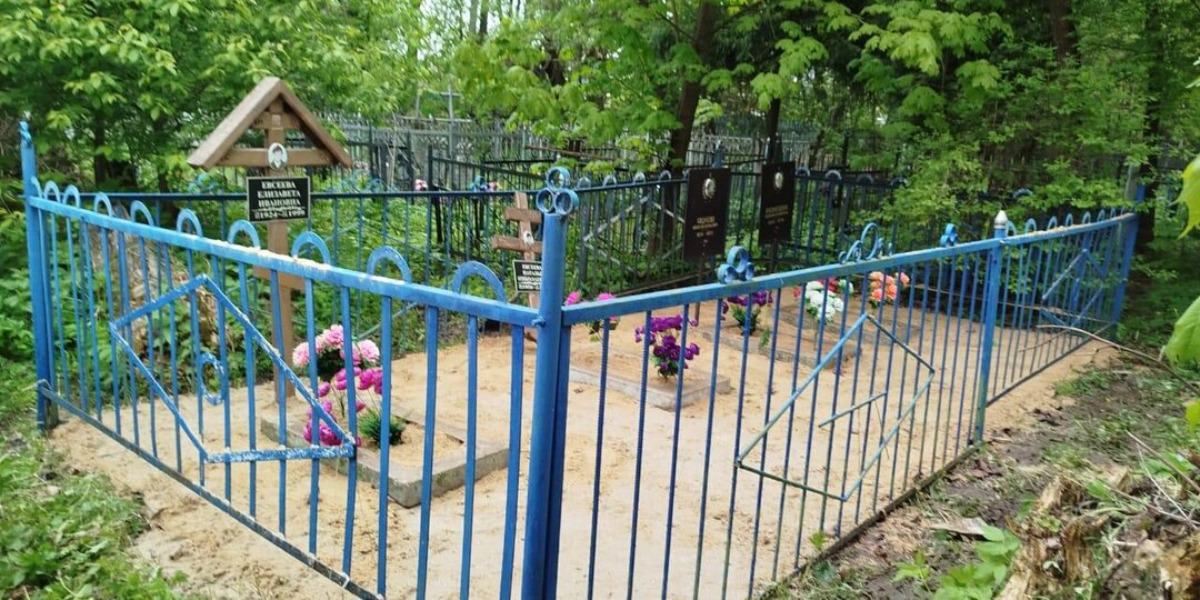 Как подготовить могилу к Пасхе