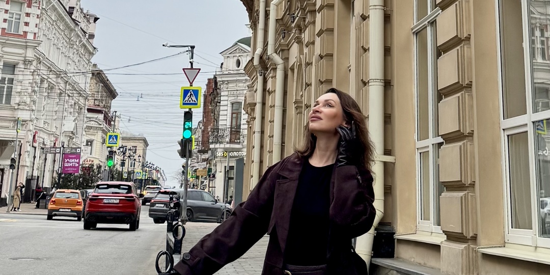 Весна 2026: разбираем топовые образы с удлинённым тренчем