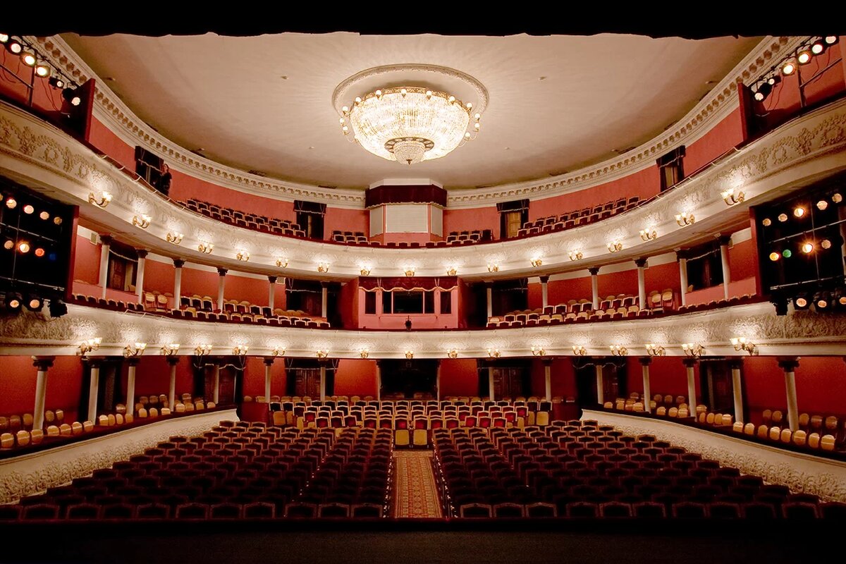 Большой зрительный зал.