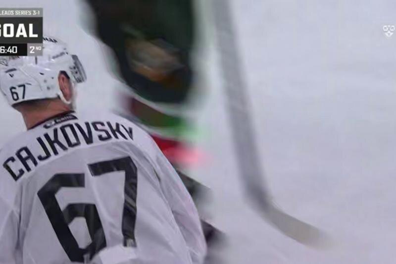    Скрин видео КХЛ. Чайковски после гола