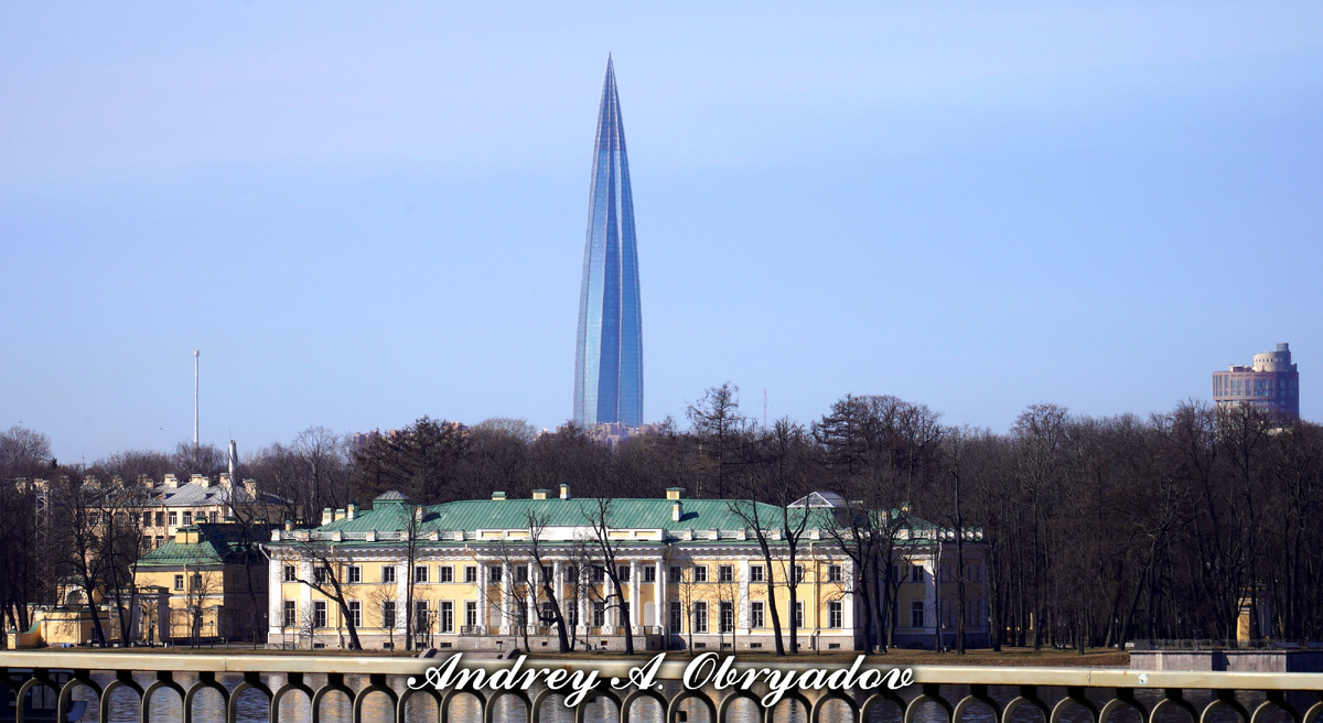 Лахта и дворцы Каменноостровский дворец. Вид с Кантемировского моста.
