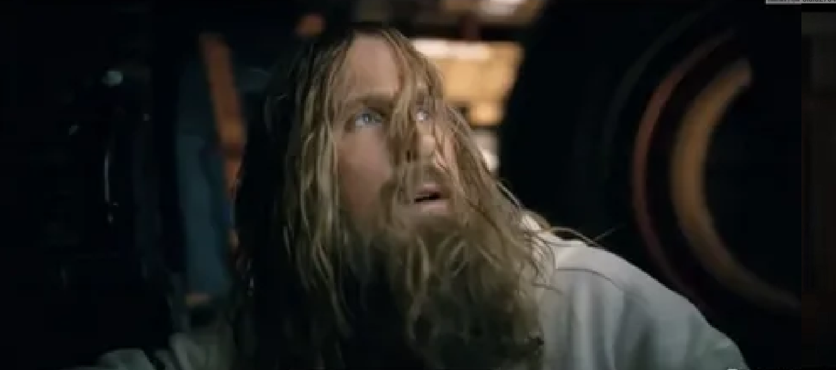 Грейс очнулся и... ничего не понимает, ничего не помнит. (с) Кадр из фильма