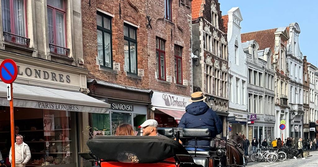 Брюгге , Бельгия : ищем сокровище, но ,не золото и бриллианты и льва с памятником , где оно находится