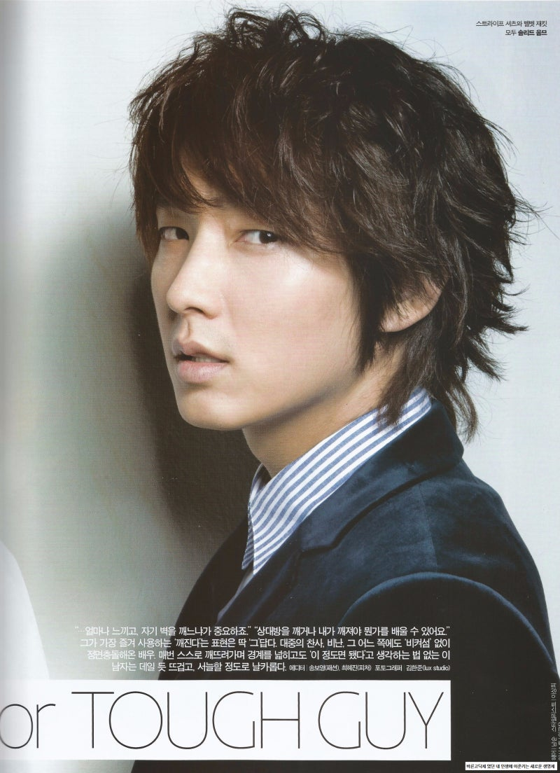 «Важно, насколько сильно ты чувствуешь и как разрушаешь собственные стены». «Можно чему-то научиться, только сломав другого человека или сломав себя». Выражение «сломать», которое он использует чаще всего, идеально ему подходит. Этот актёр смело встречает как похвалу, так и критику публики, не отступает, постоянно расширяет свои границы, ломает себя и при этом никогда не говорит себе "Все, довольно!" Этот человек пылает, словно обожженный уголь. И он достаточно остёр, чтобы вызывать чувство опасности. 