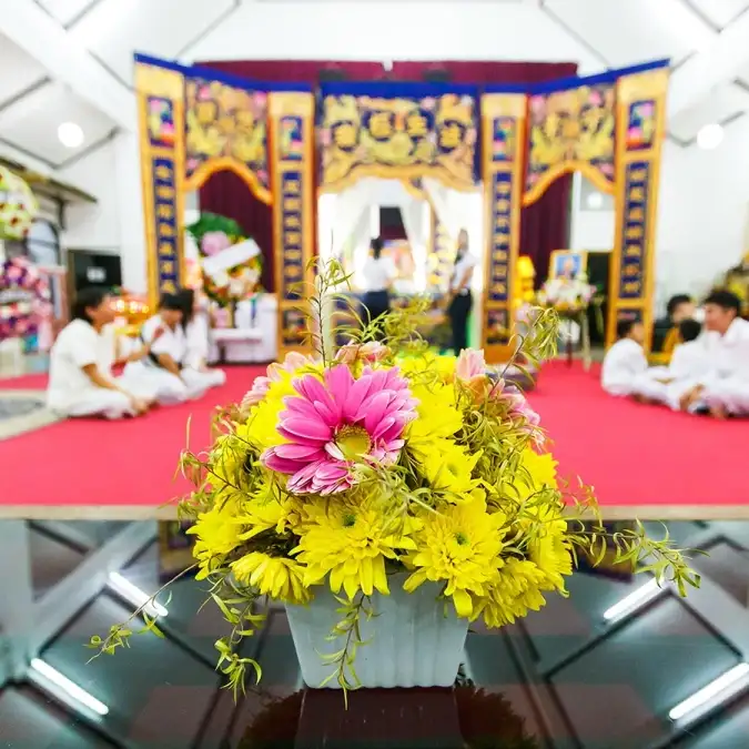 С точки зрения российских традиций, такая практика кажется удивительной и даже пугающей.