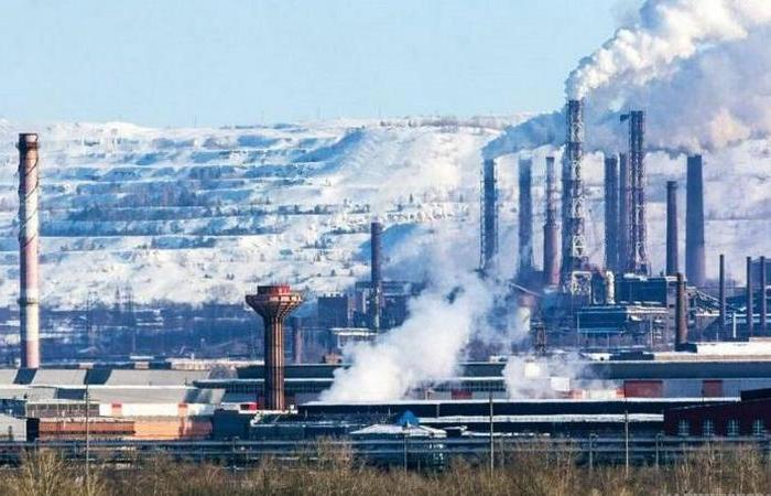 7 исполинских заводов, площадь которых сравнима с городом, а то и мегаполисом