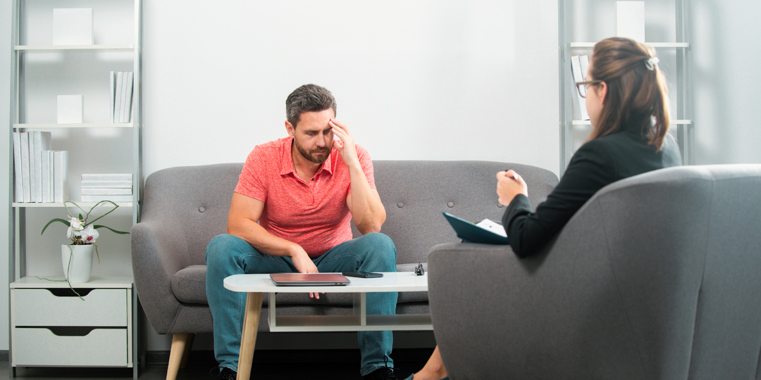 Психологическая помощь при алкоголизме: как она работает