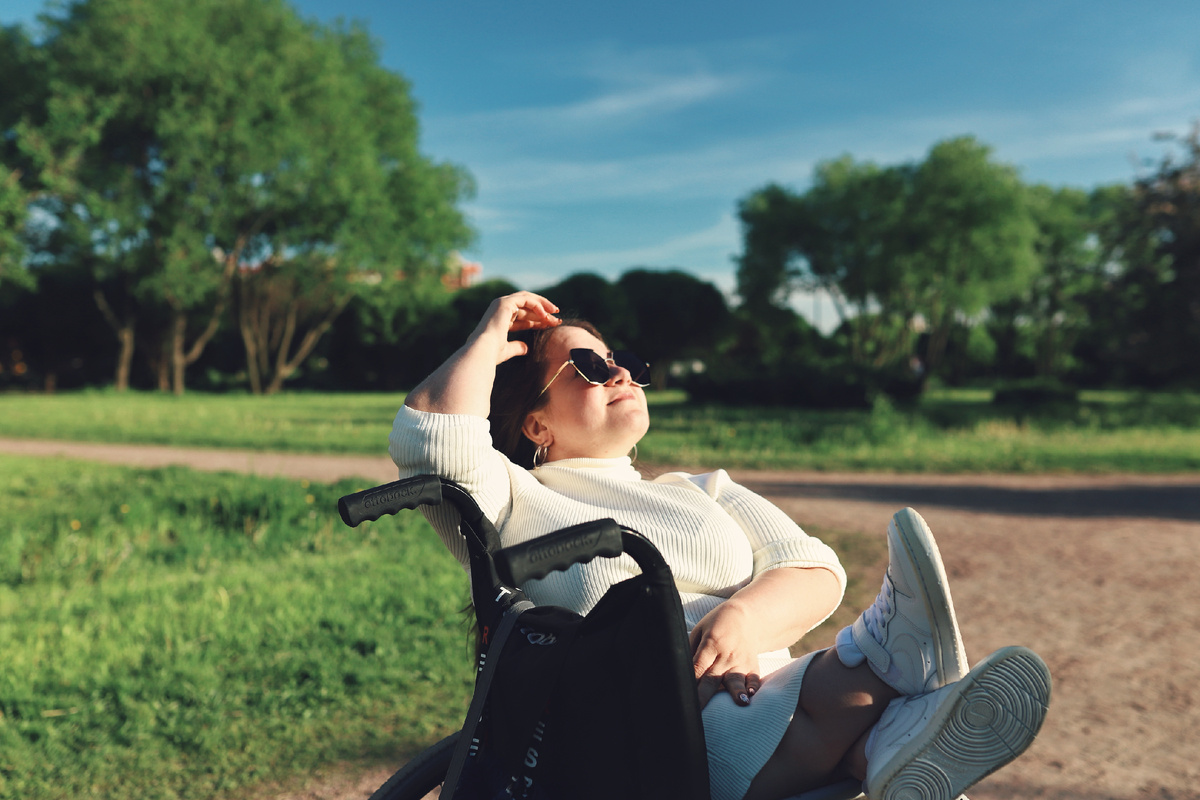 Жить с удовольствием можно даже в коляске.