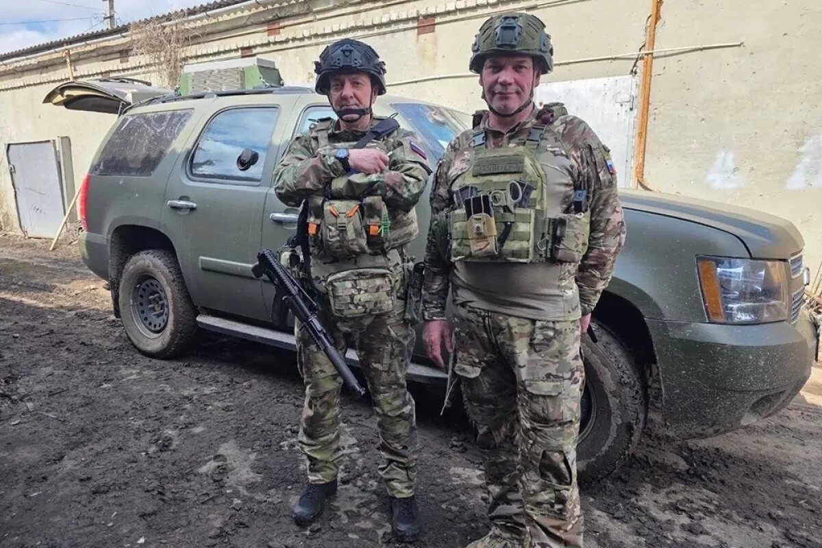    «Юпитер» и «Дон» (слева) – полковник и генерал-майор МВД на передовой.