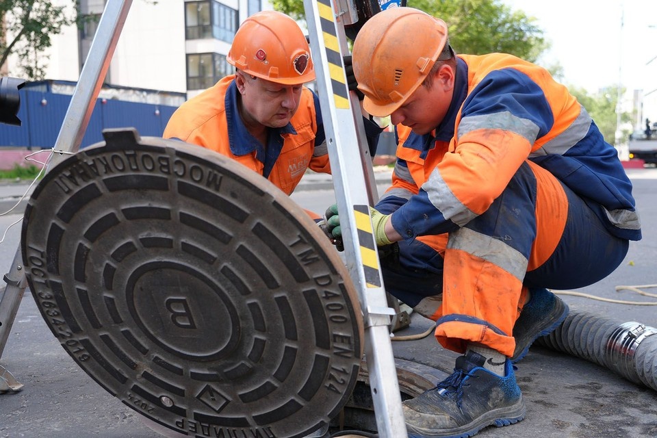    В 2025 году в столице построили почти 180 километров сетей водоснабжения, реконструировали и отремонтировали больше 110 километров старых. Фото: Пресс-служба мэра и правительства Москвы