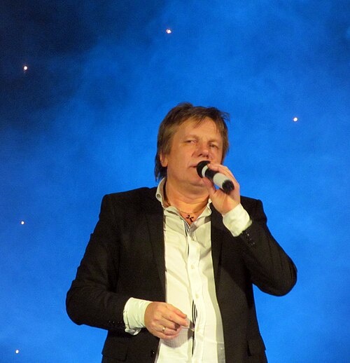 Riding the Bullet/wikimedia/Creative Commons Attribution-Share Alike 4.0 International 