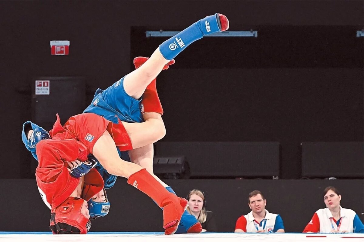    Самбо учит владеть собой и тренирует силу воли: противники на ковре могут быть друзьями в жизни