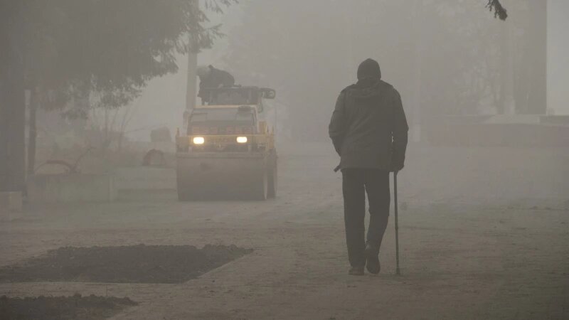     Туман, человек с ОВЗ, укладка асфальта, ремонт дорог. Анна Зайкова