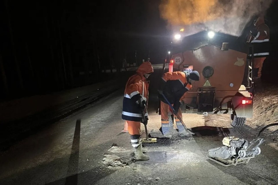    Ямочный ремонт холодным асфальтом пресс-службы администрации Барнаула