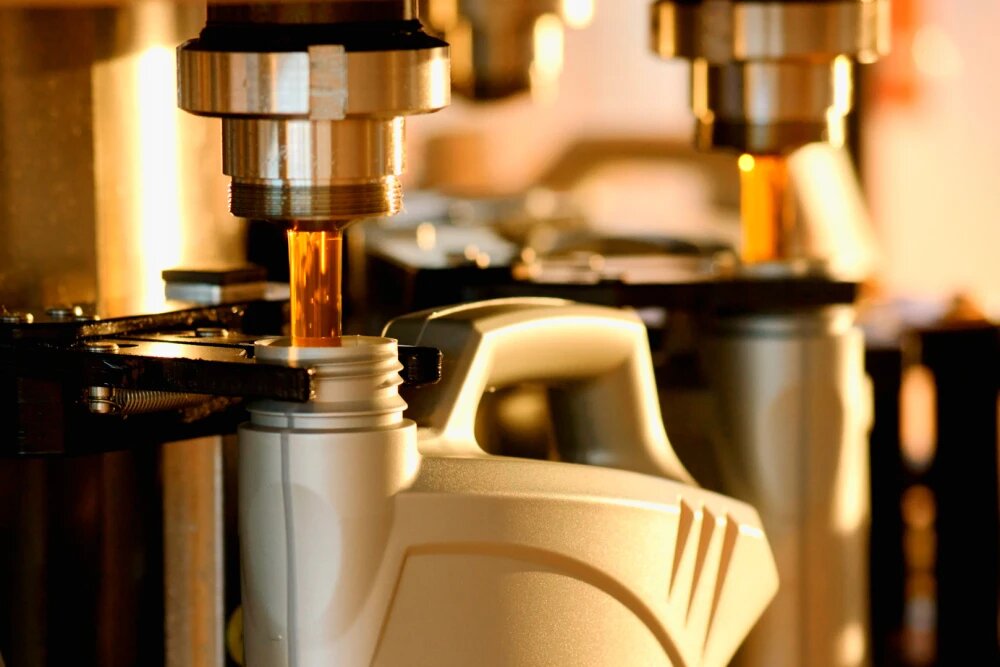        Омский завод смазочных материалов., © с сайта ПАО "Газпром нефть"