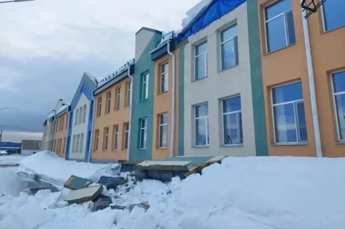    Часть стены школы-детсада рухнула в селе на Сахалине