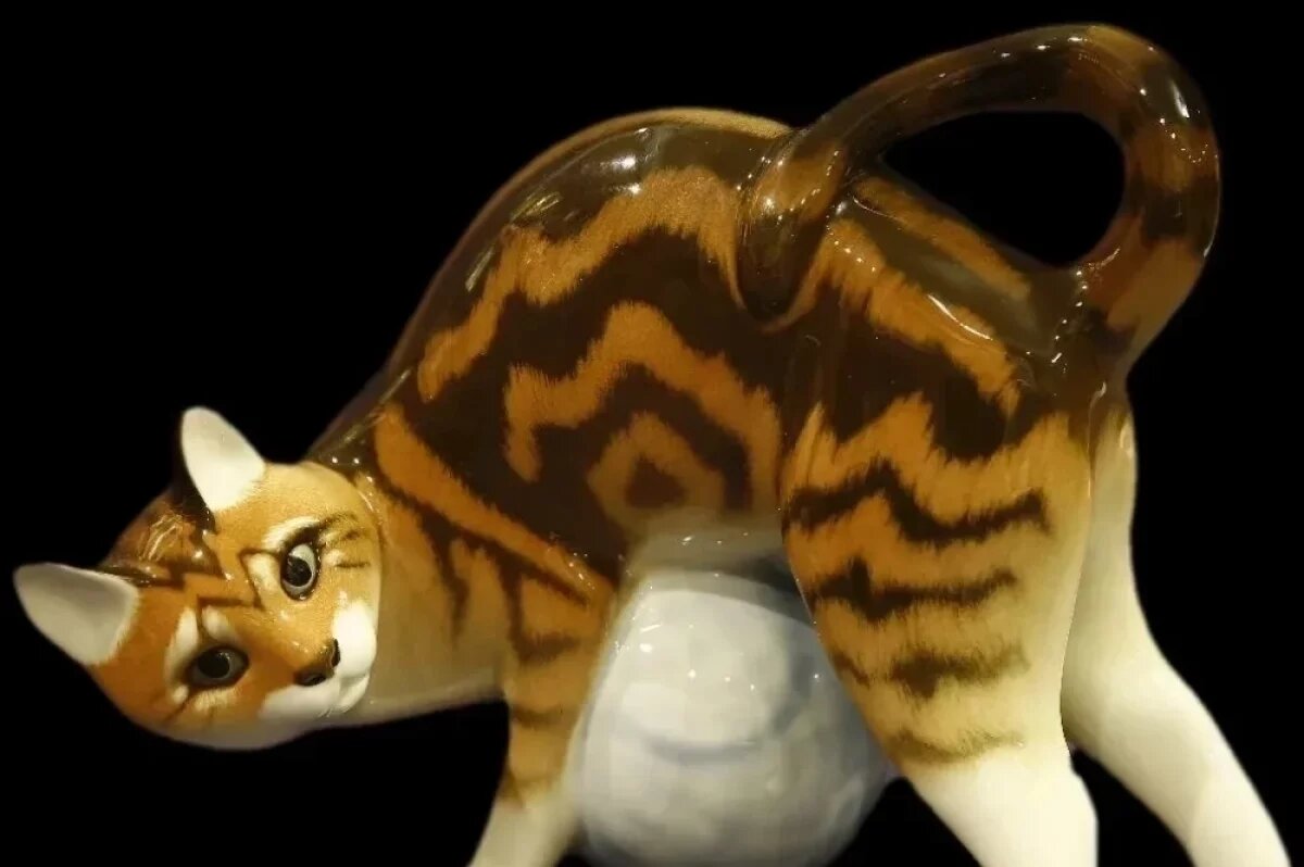    Кошки всех мастей встретят посетителей в бывшем зале банка Владивостока