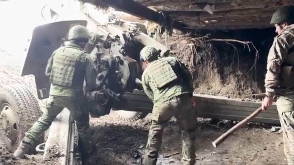    «Ратник» показал, как уничтожает скопления врага на правом берегу Днепра. Фото: кадр видео