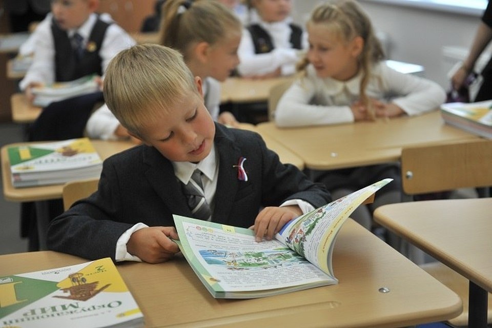    Школы распахнут двери для боле чем трех тысяч первоклашек Евгения ГУСЕВА