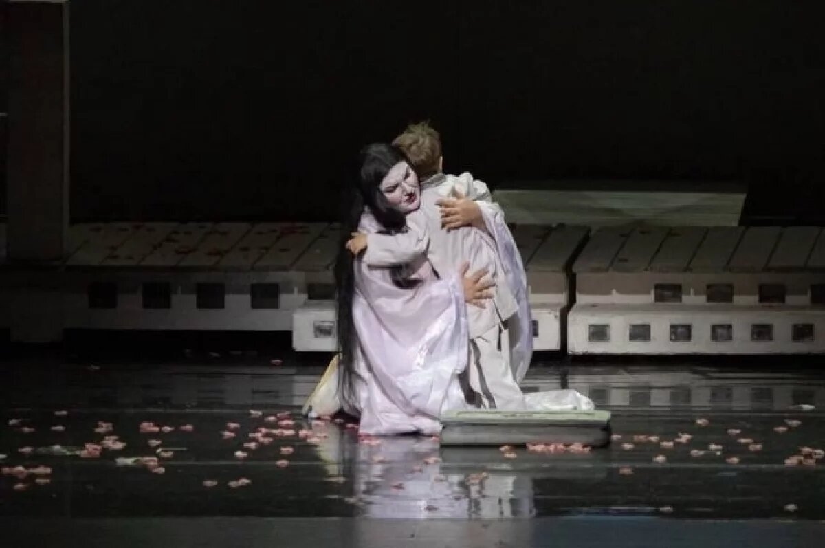    История про каждого, кто хоть раз ждал у окна с надеждой, граничащей с безумием.