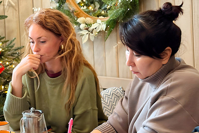    Новосибирские рестораторы с начала года в авральном режиме оптимизируют бизнес-процессы на фоне роста налоговой нагрузки. На фото слева - основатель сети I Dolci Дарья Скуратова. Фото из ее личного ТГ-канала