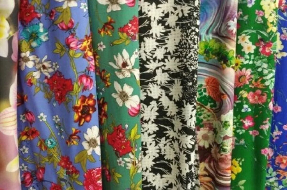    В центре Омска загорелся салон текстиля