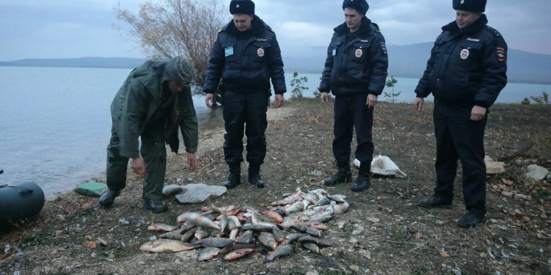 Какую рыбу нельзя ловить в апреле даже на удочку?