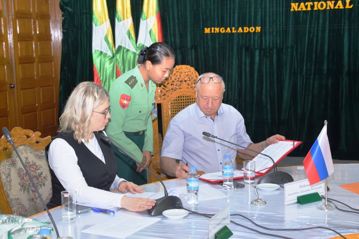 Александр Ворожцов подписал меморандумы о взаимопонимании между ТГУ и ведущими учреждениями Мьянмы
Фото предоставлено НЦМУ