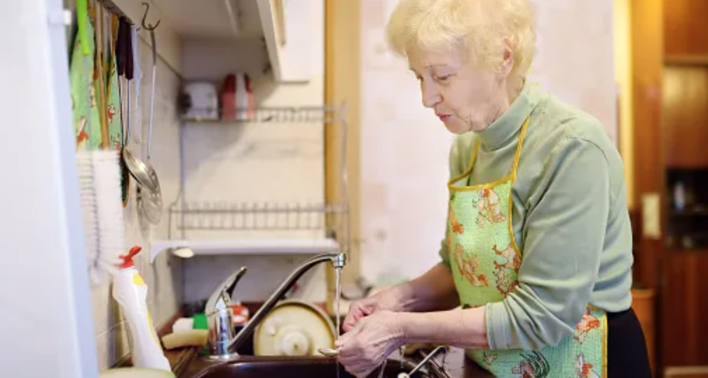 Почему пенсионерам, которые живут в квартире одни, возможно придется ужаться в площади жилья