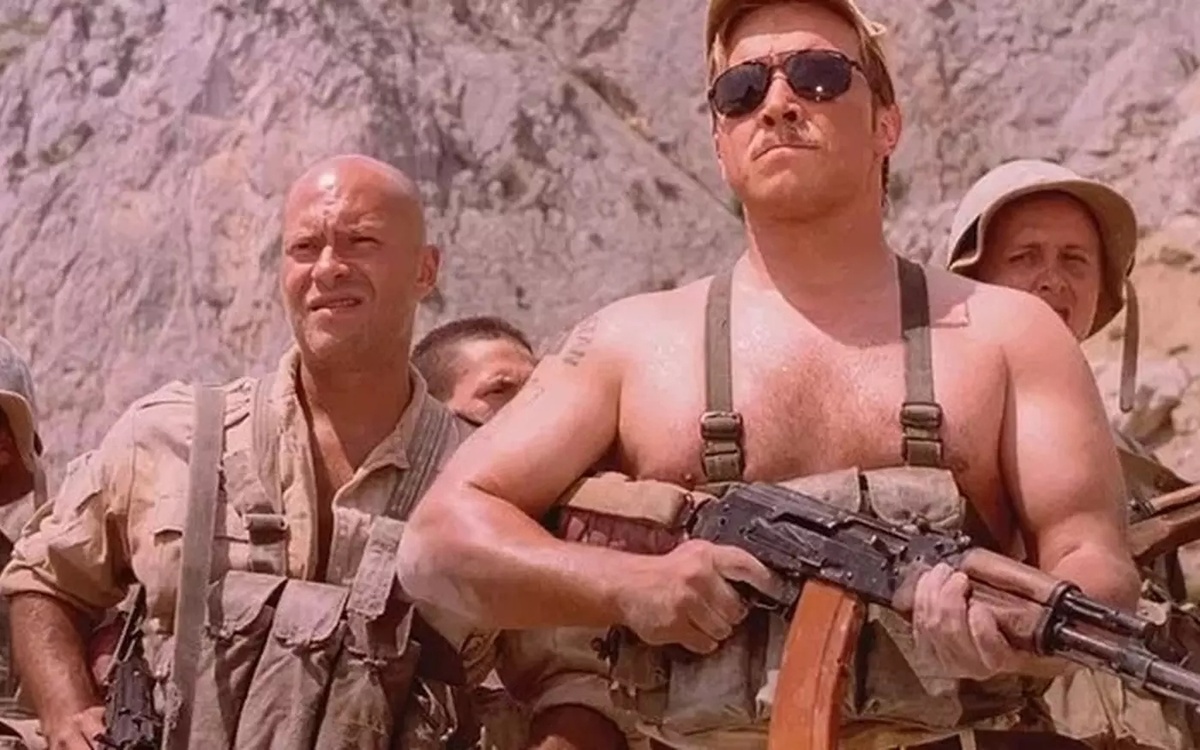 «9 рота» стала самым кассовым фильмом  российского проката в 2005 году. Справа — Алексей Кравченко, слева — сам режиссёр. Фото из архива "7 секретов"