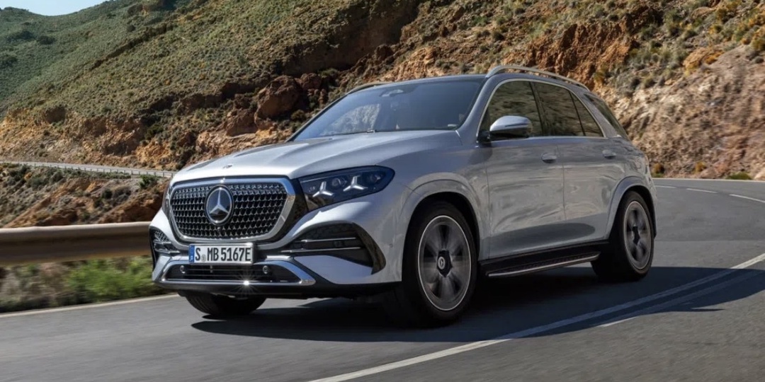 Mercedes обновил GLE, GLE Coupe и GLS: Больше звёзд, три экрана и умная подвеска