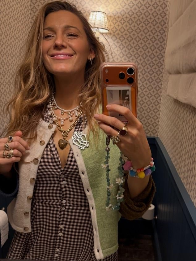    Источник: Социальные сети  | Блейк Лайвли показала отдых в парке Nickelodeon на фоне продолжающегося суда с Джастином Бальдони