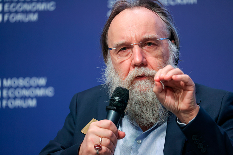    Александр Дугин: «Возникает два типа ценностей — ценности современные и ценности традиционные. Между ними оппозиция».   
Фото: «БИЗНЕС Online»