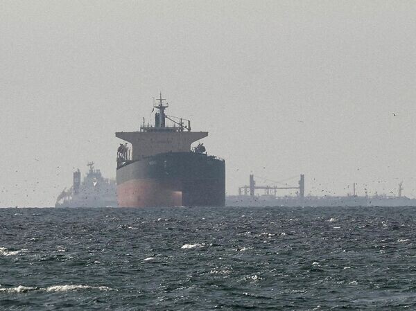 ОАЭ готовы помочь США силой открыть Ормузский пролив — WSJ