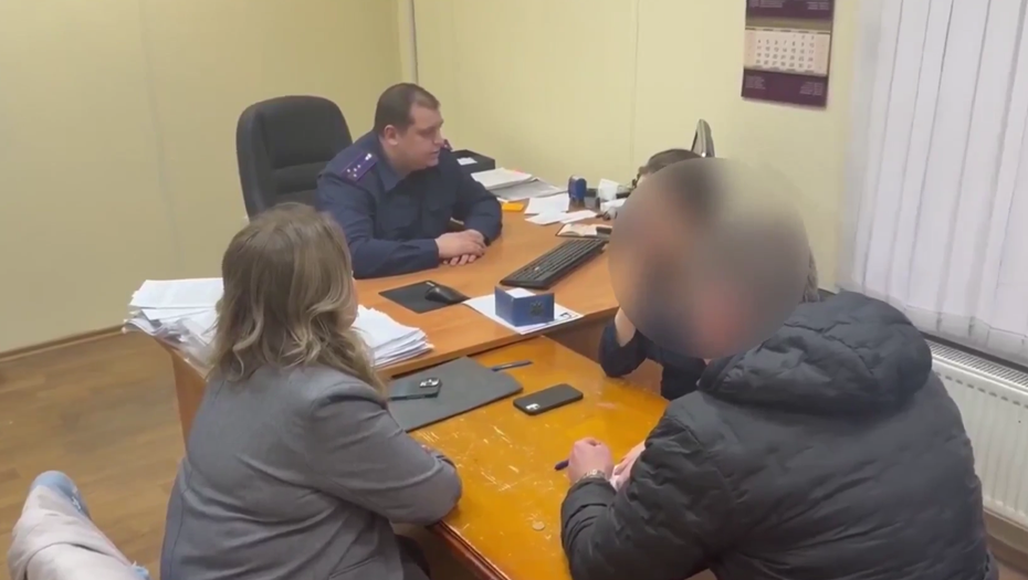    В Петербурге за взятки задержали начальника районного отдела МВД по вопросам миграции Автор фото: Пресс-служба СК РФ