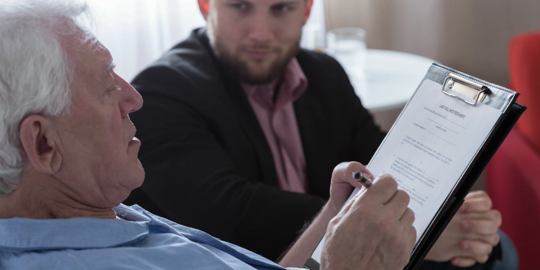 Отписал всё соседке, а родственникам — ничего? Есть категории граждан: доля им положена