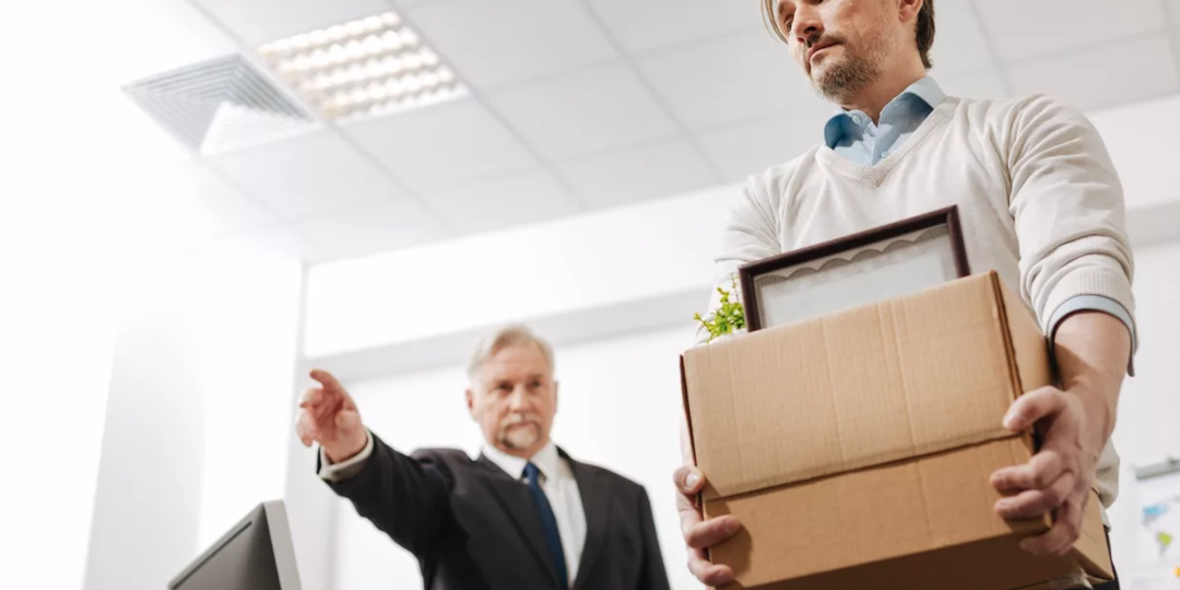 Шутка на работе: когда смех становится поводом для увольнения