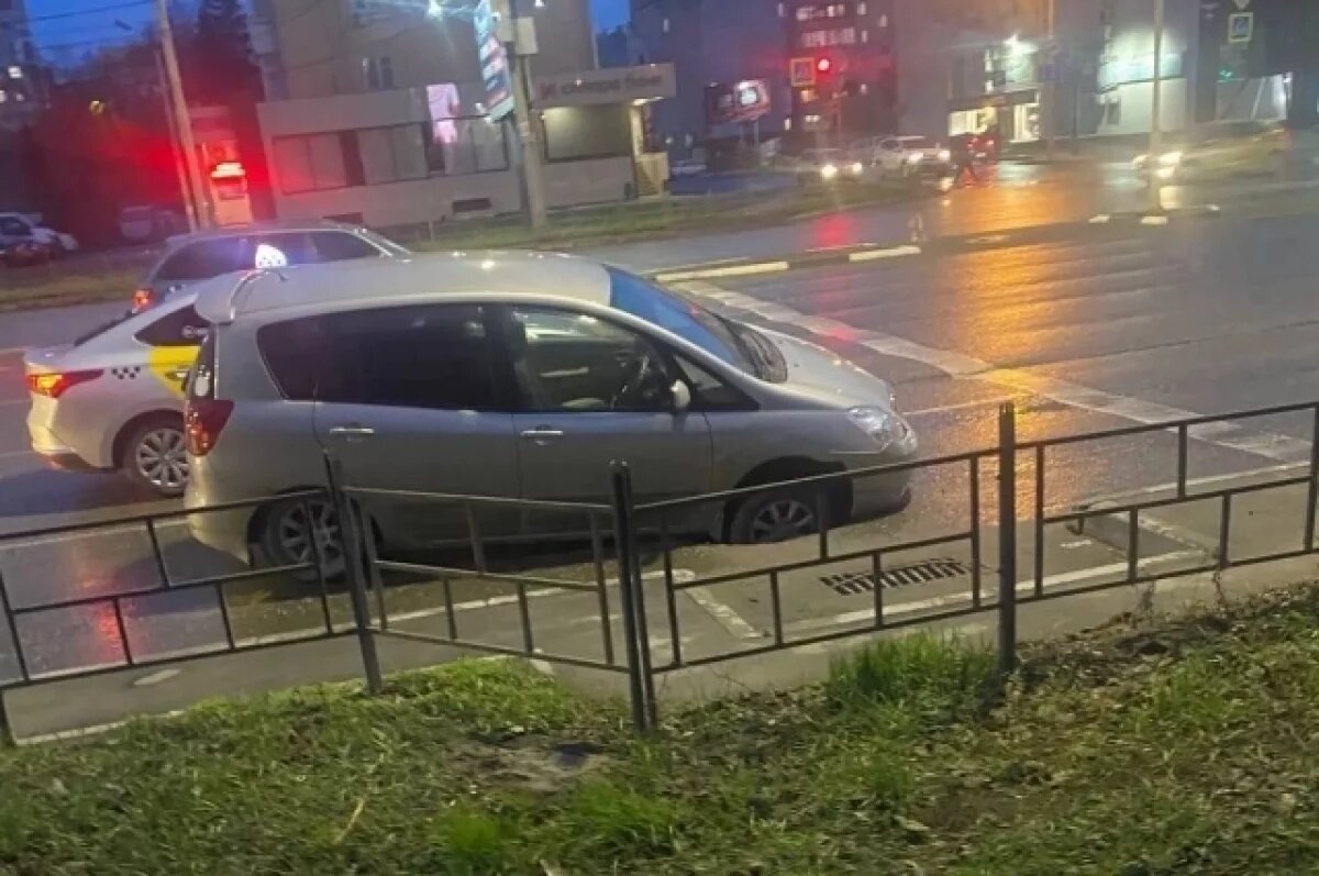    Омичам объяснили, как получить компенсацию за поврежденную в яме машину