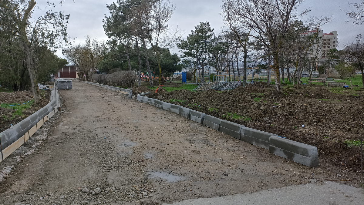 Это дорога к морю пока ждёт своей очереди